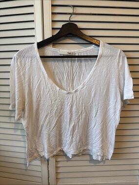 Aritzia White Scoop Neck Cropped Tee